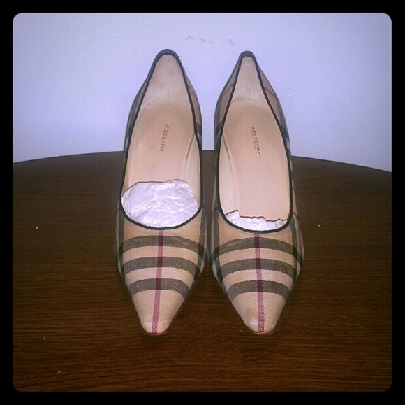 Burberry Classic shoes - Picture 1 of 8